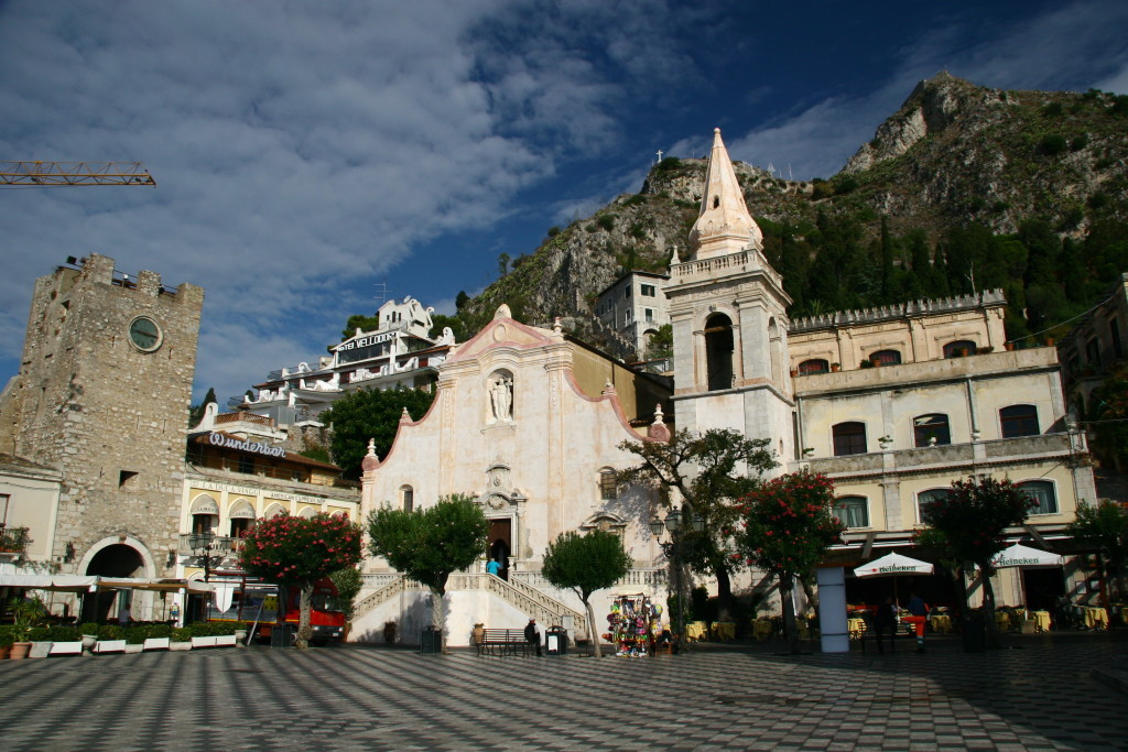 Piazza IX Aprile und die Kirche Chiesa di san Giuseppe in Taormina