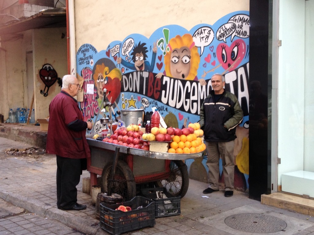 Frischer Saft und libanesische Streetart