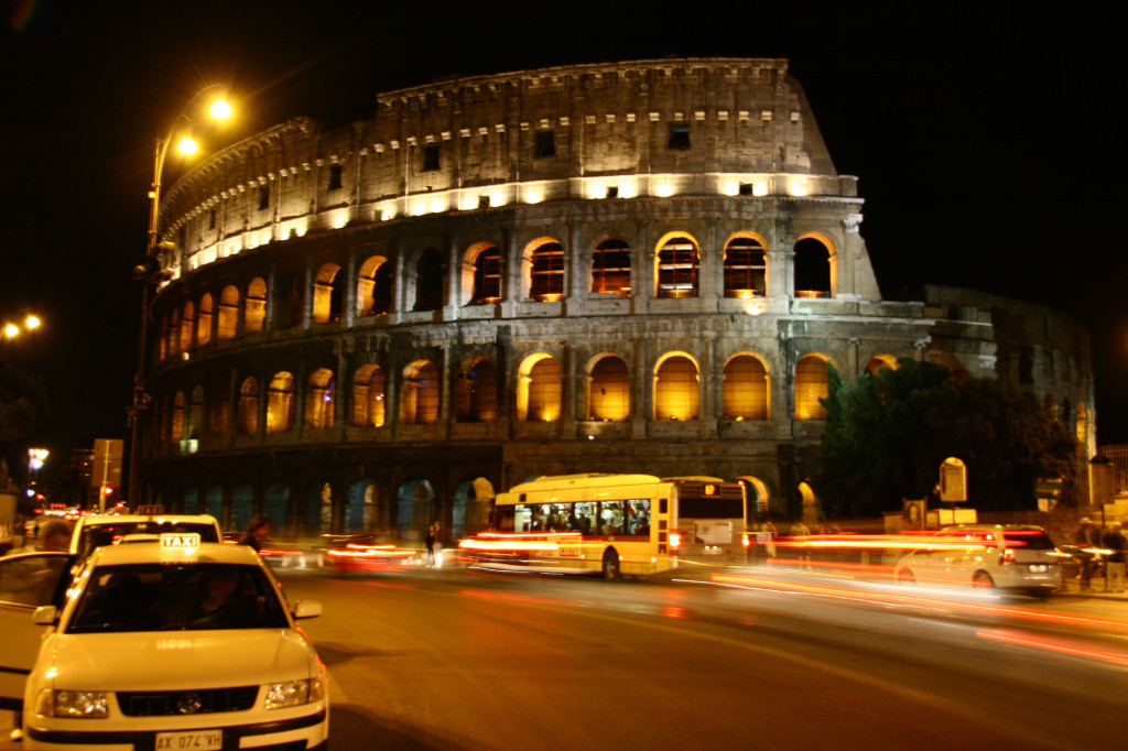 Koloseum bei Nacht