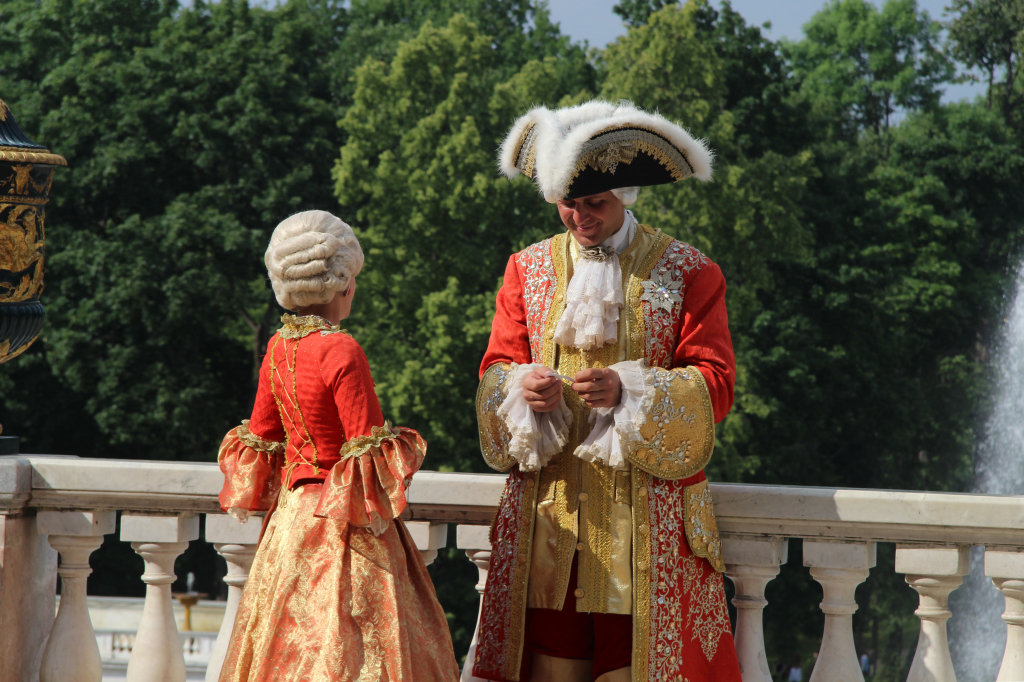 Peter der Große mit seiner Braut im Schloss Peterhof