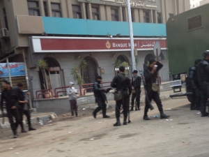 Tränengaseinsatz in den Straßen von Kairo