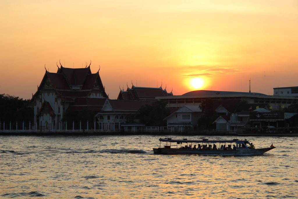 Wat Rakhang - Sonnenuntergang am westlichen Ufer des Mae Nam Chao Phraya / Bangkok