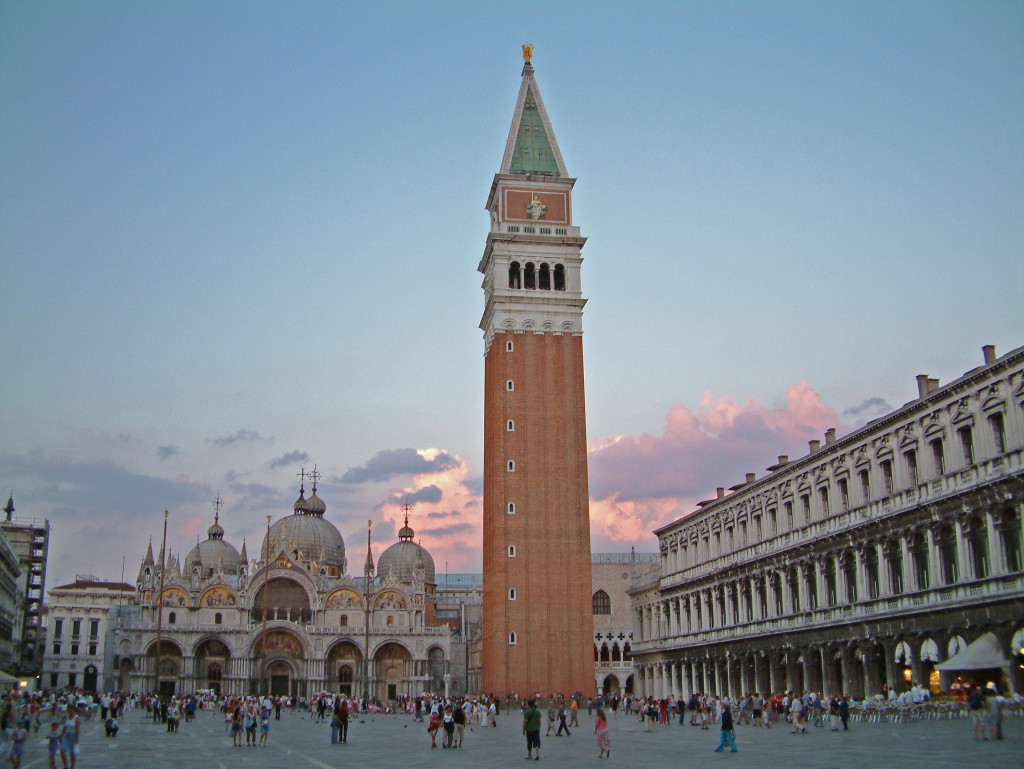 Piazza San Marco bei Sonnenuntergng, Campanile & Basilica San Marco