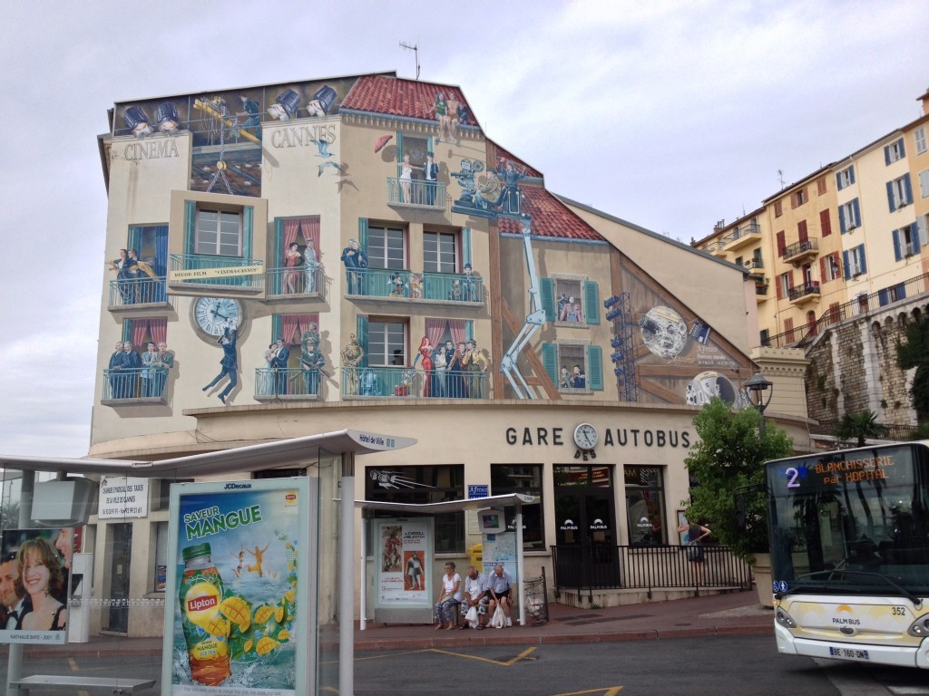 Fassadenmalerei am Gare Autobus - Cinema Cannes