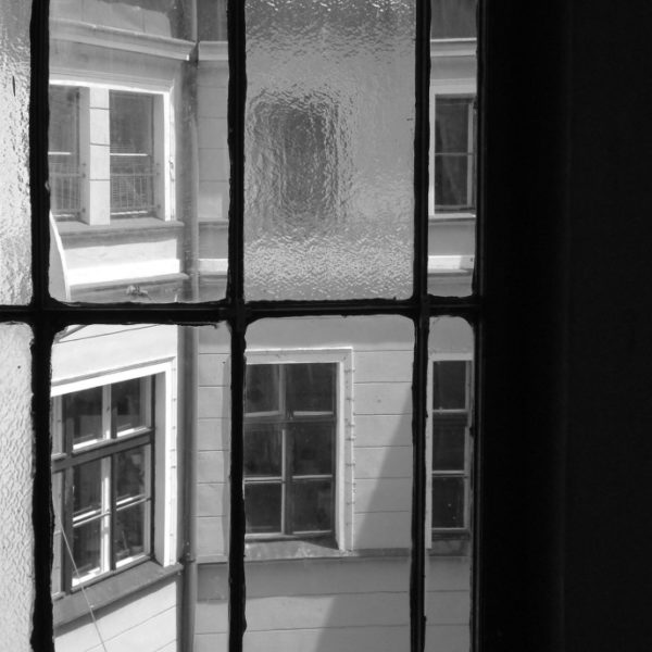 Fenster in einem Innenhof in Breslau