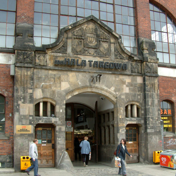 Hala Targowa - Die Markthalle im alten Bahnhofsgebäude