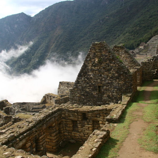 Machu Picchu - Nebel in der Ruinenstadt