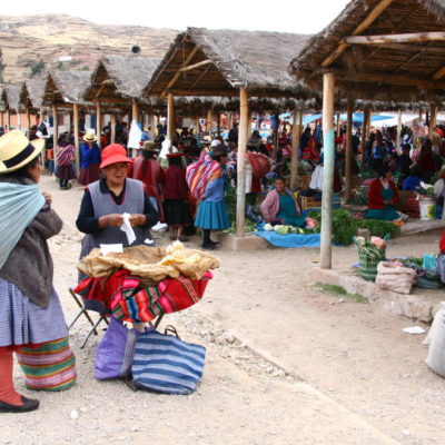 Brotstand auf dem Markt in Chinchero / Sacred Valley of the Incas