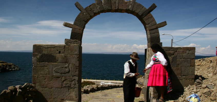 Titicaca See – Uros Floating Islands & strickende Männer auf der Isla Taquile
