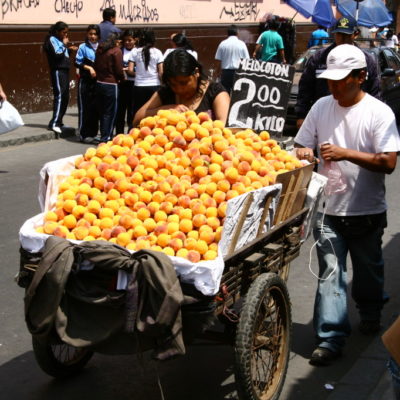 Orangenverkauf auf der Straße in Lima