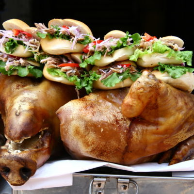 Streetfood in Lima - Schweineburger im Straßenverkauf auf der Jirón Ancash