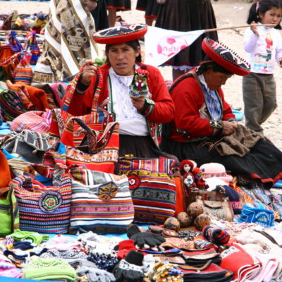 Taschen auf dem Markt in Chinchero / Sacred Valley of the Incas