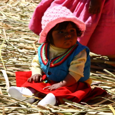 Uros Island - Kleines Mädchen der Uros-Indianer