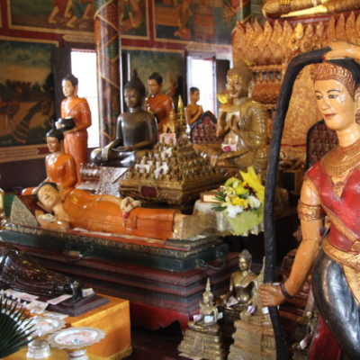 Aspara-Statue im Wat Phnom 