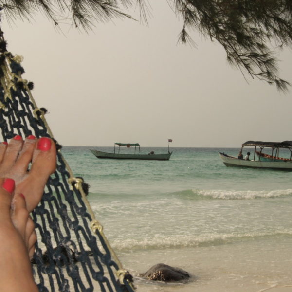Chillen auf der Hängematte am Sok San Beach - Flucht vor den Sandflöhen