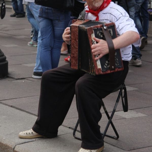 Straßenmusiker auf dem Newski Prospekt