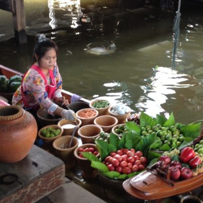 Wat Talingchan Floating Market - Gemüseboot