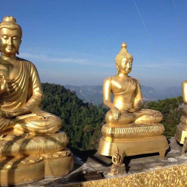 1237 Stufen führen hinauf zur Spitze des Tiger Cave Temple (Wat Tham Suea)