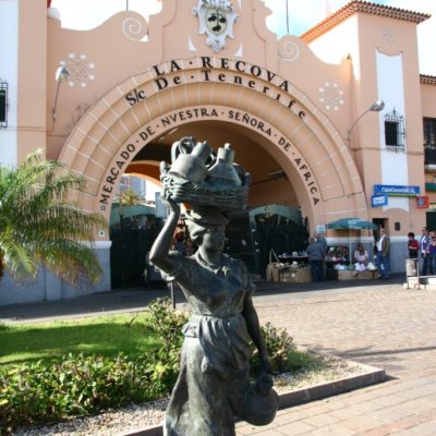 Fischfrau-Statue im Hafen von Puerto de la Cruz vor dem Mercado Municipal Nuestra Señora de África - La Recova de Tenerife