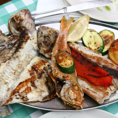 El Mirador Benijo - Fischteller im Restaurant mit Aussicht auf die Küste am Anaga-Gebirge 