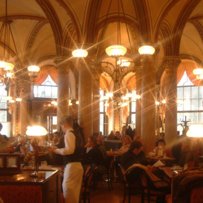 Glanz und Glamour im Café Central