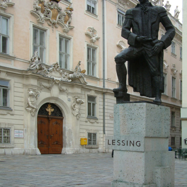 Lessing-Denkmal vor dem Alten Rathaus