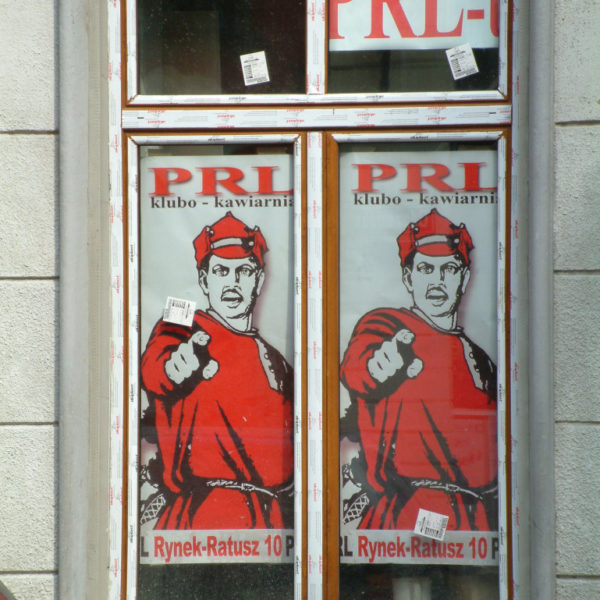 PRL - Ostalgieplakat des Clubs PRL lädt zu einer Zeitreise ins kommunistische Polen ein