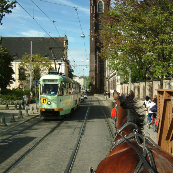 Pferdekutsche statt Tram - Rechts die Kirche Stanta Maria auf dem Sande